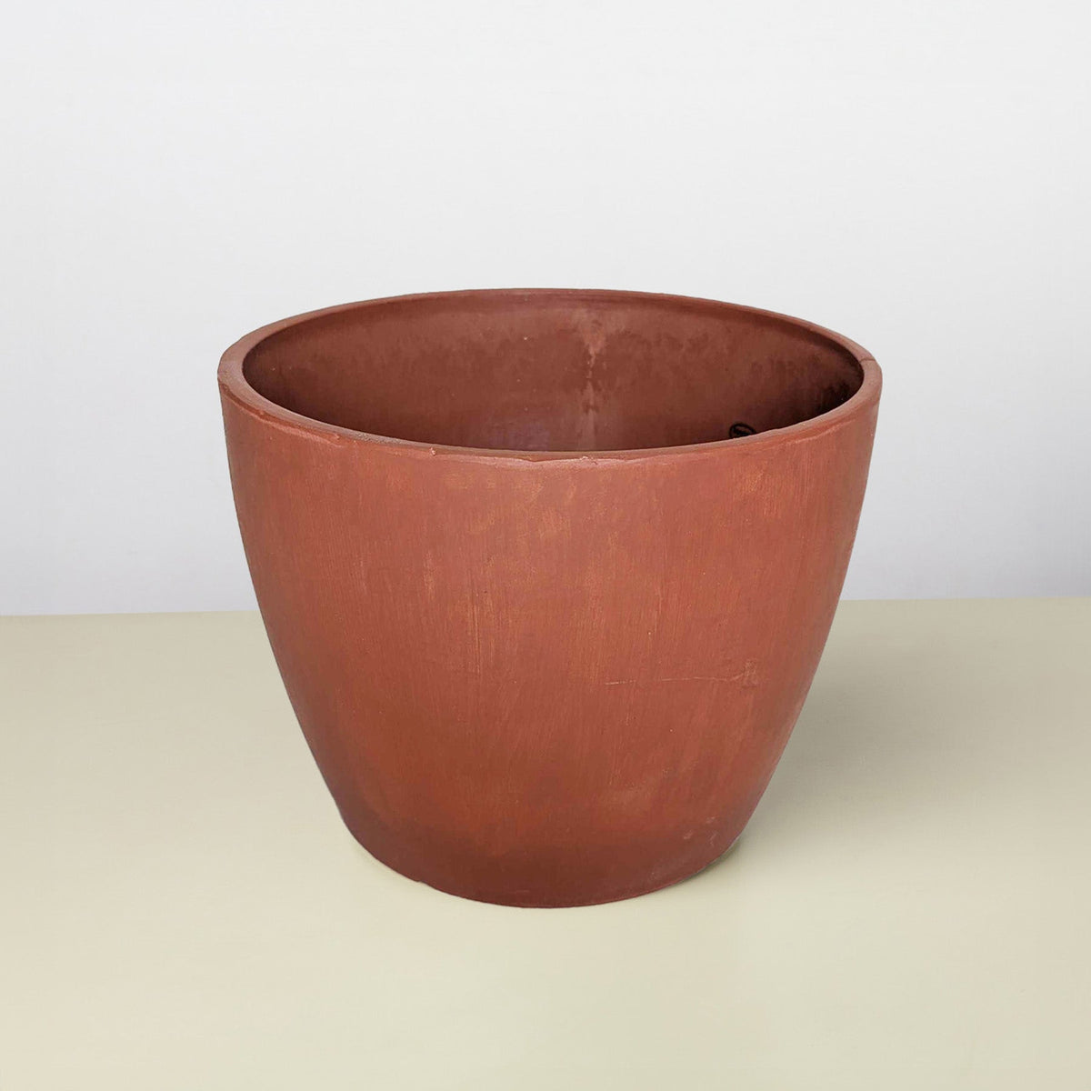 Black and terracotta eco pots, view 3
