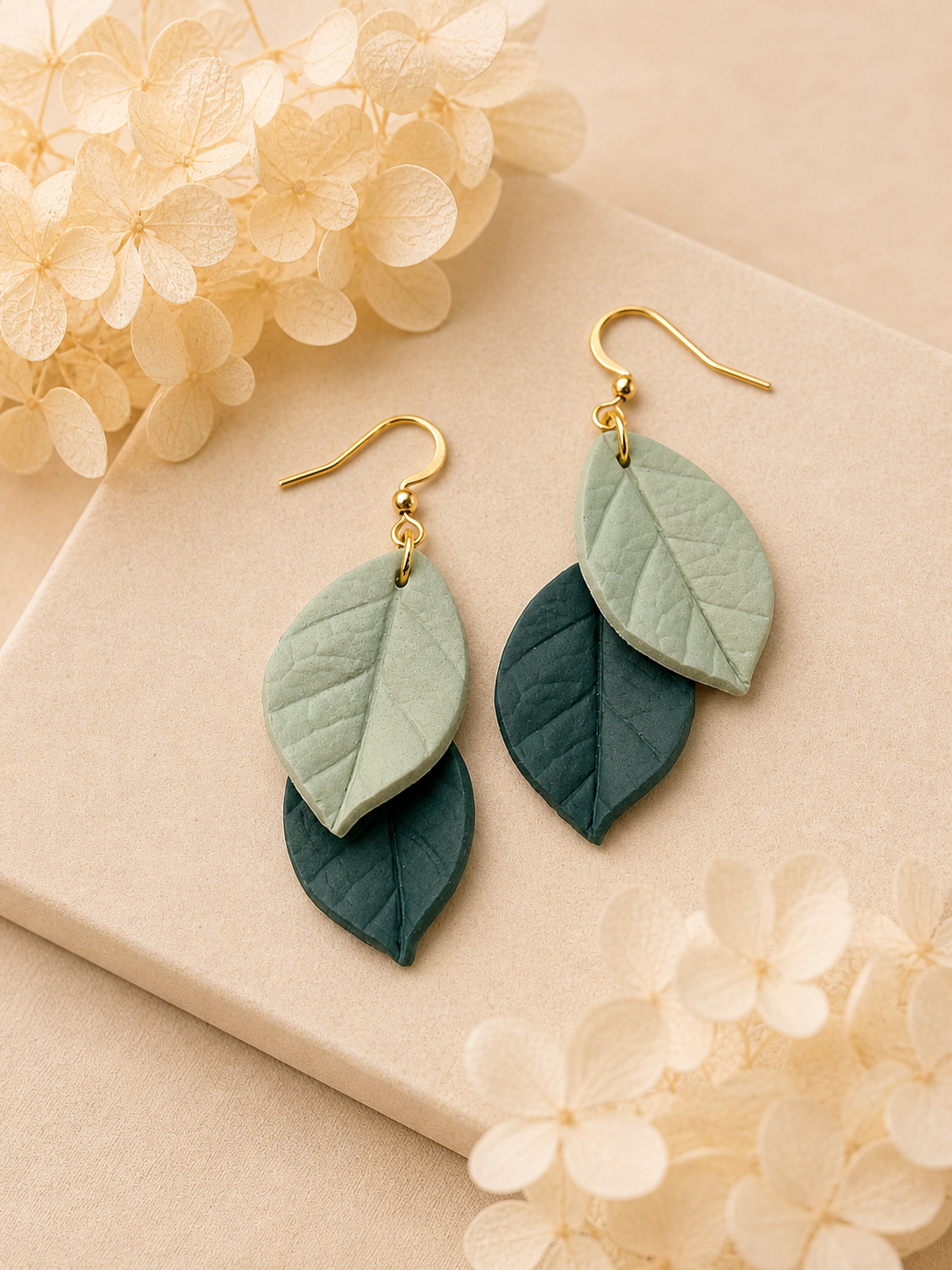 Hoya Layered Dangle Earrings (Green)