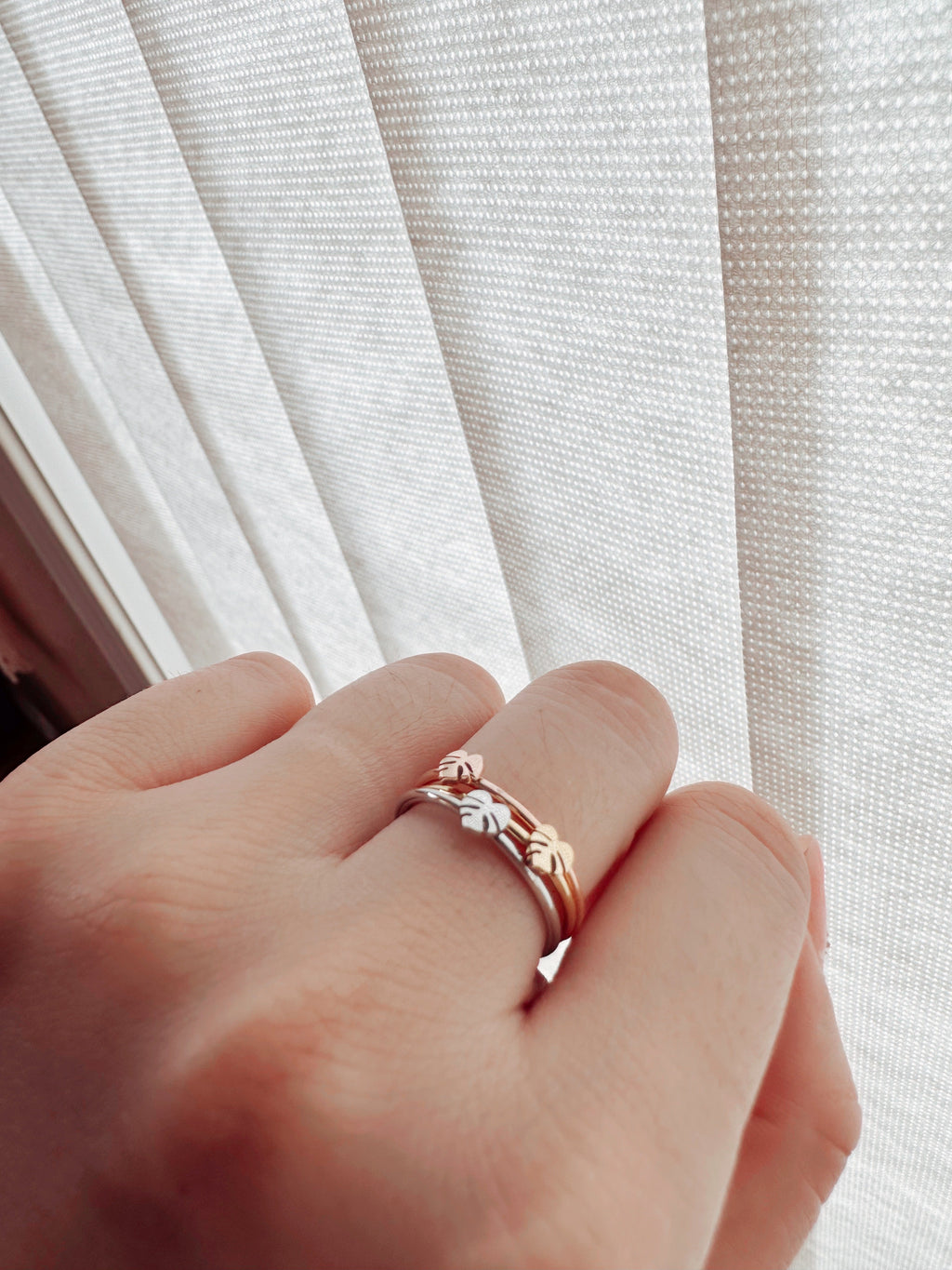 Monstera Deliciosa Dainty Minimal Plant Ring, view 5