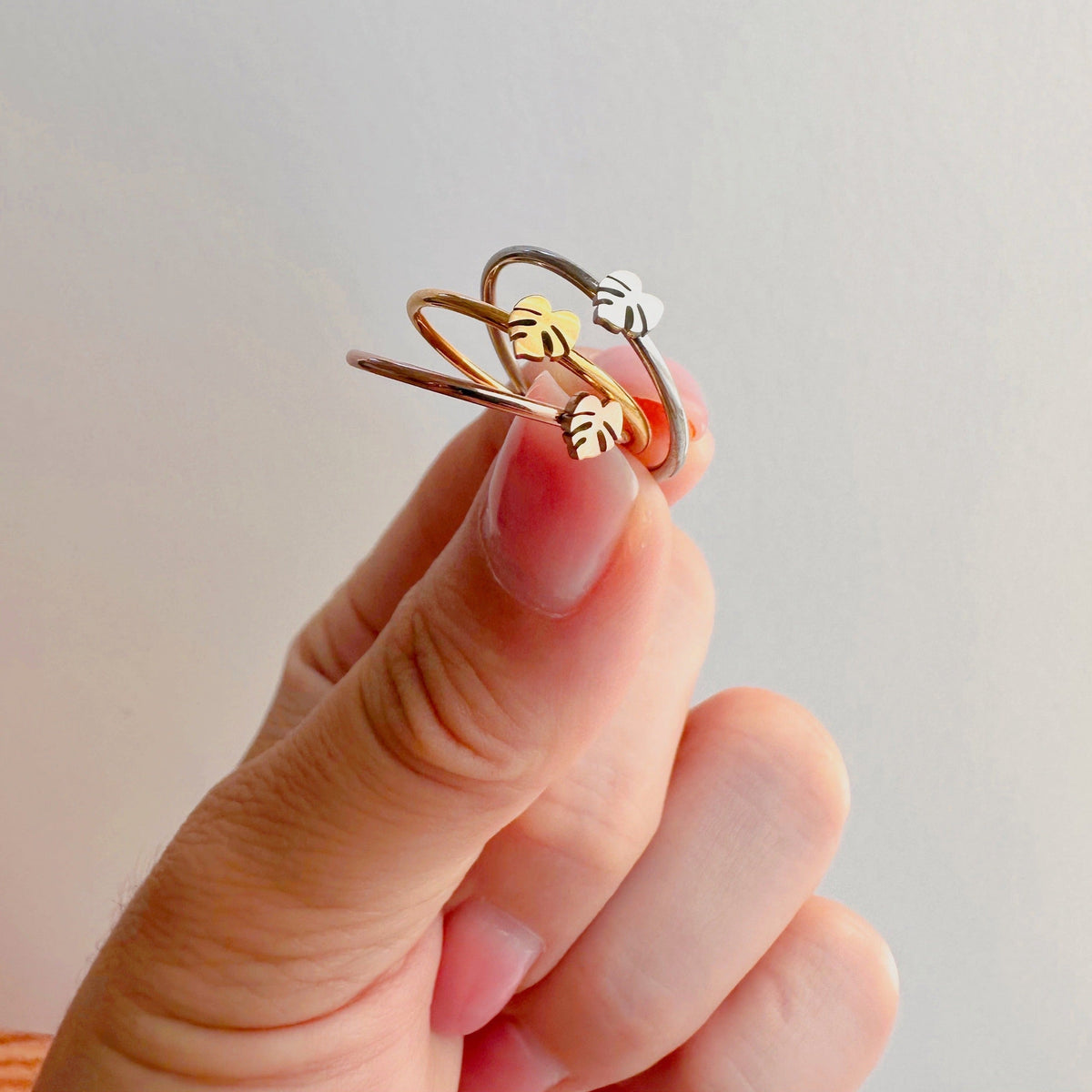 Monstera Deliciosa Dainty Minimal Plant Ring, view 2